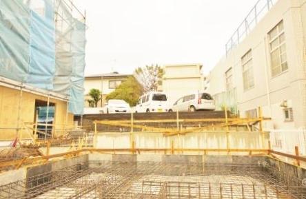 Other local. Local (10 May 2013) Shooting, Life service is good in the 4-minute walk station.