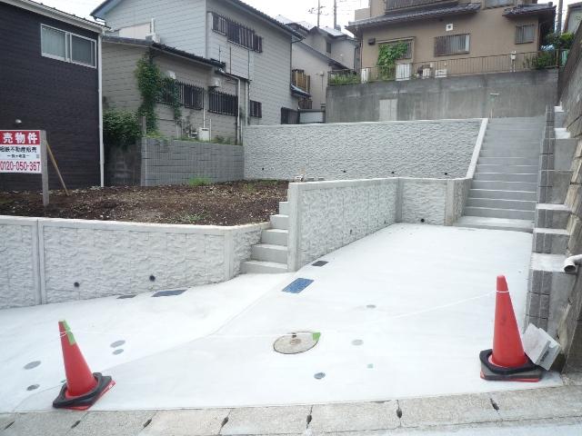 Local photos, including front road. Local (July 2013) Shooting