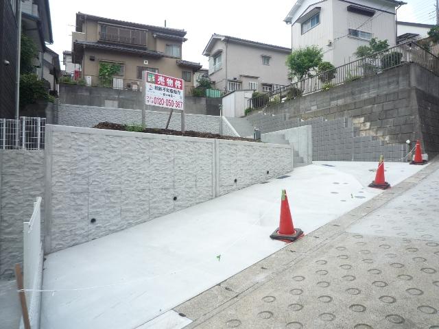 Local photos, including front road. Local (July 2013) Shooting