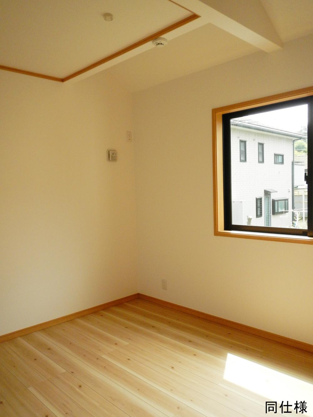 Non-living room. Sunny in the room, Use the Low-E glass pair to cut all rooms harmful ultraviolet rays!