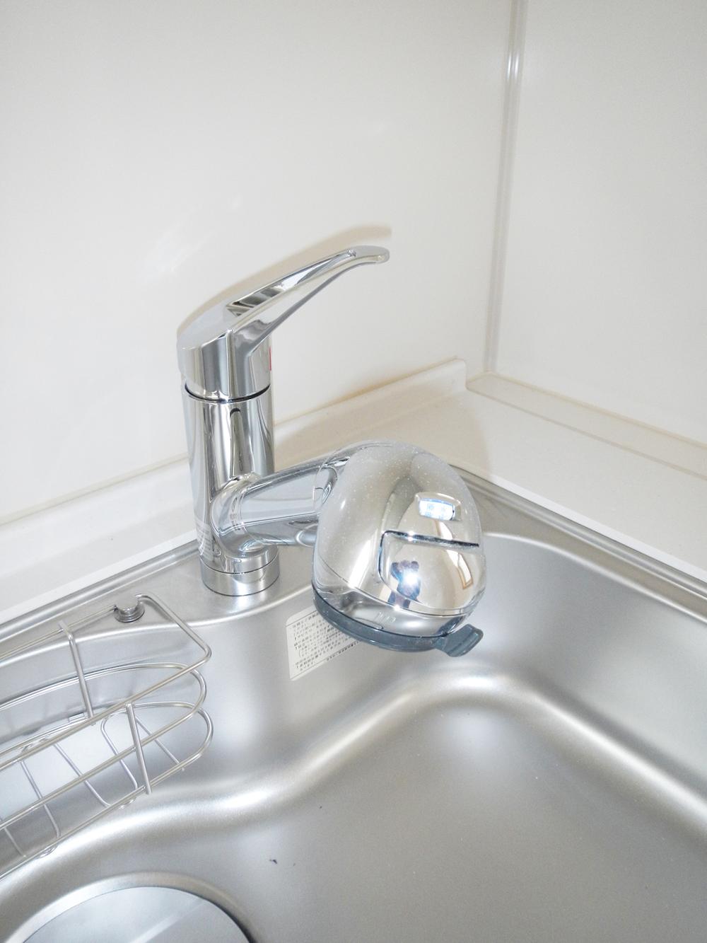 Other Equipment. Simple faucet integrated water purifier of luxury feature-packed styling! Cartridge is always clean with automatic cleaning