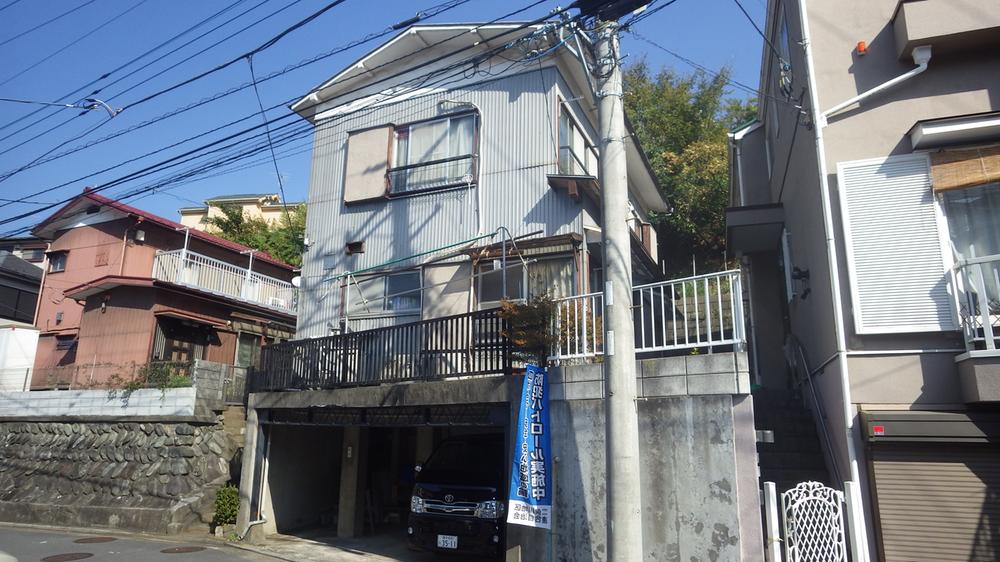 Local photos, including front road. Local (10 May 2013) Shooting