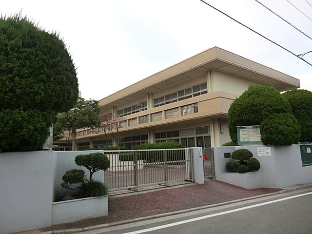 Junior high school. 2000m to Yokohama Municipal Nishitani junior high school