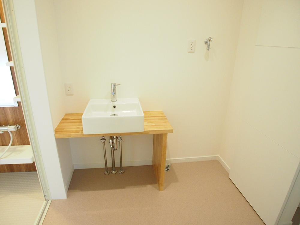 Wash basin, toilet. Wash basin (late November 2013) Shooting