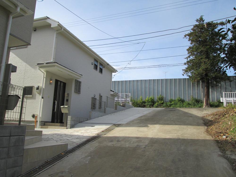 Local photos, including front road. Local (12 May 2013) Shooting