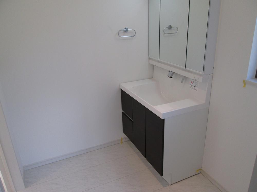 Wash basin, toilet. Local (12 May 2013) Shooting