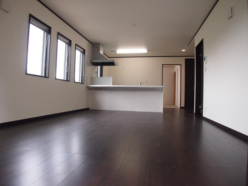 Same specifications photos (living). Same specifications