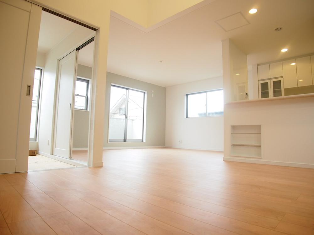 Same specifications photos (living). Same specifications