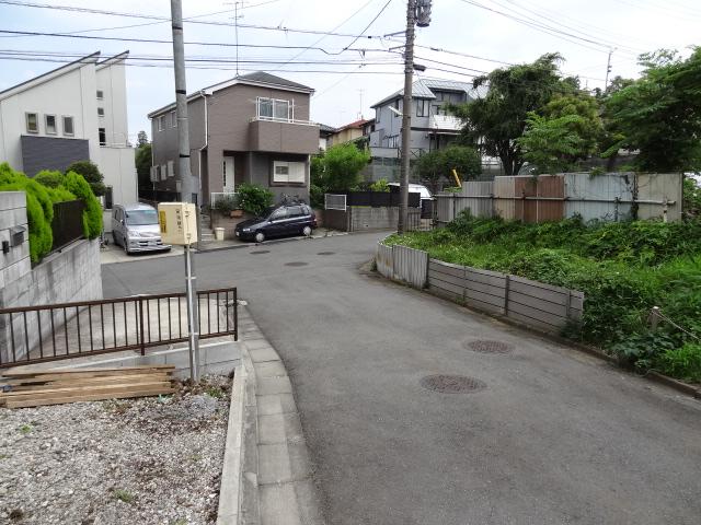 Local photos, including front road. Frontal road