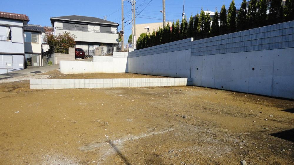 Local photos, including front road. Local (12 May 2013) Shooting