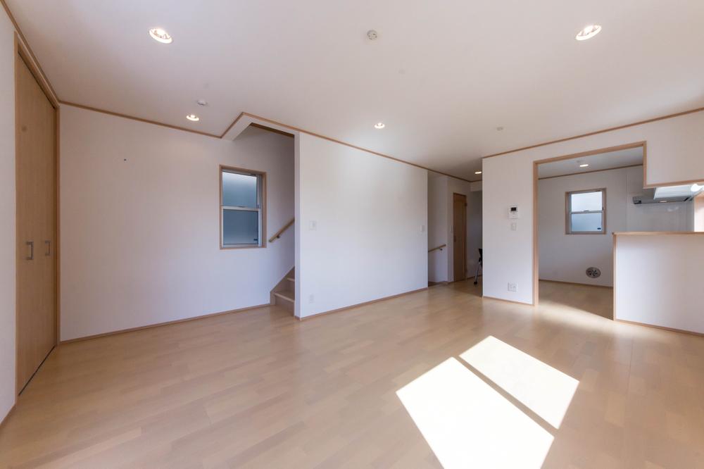 Living. Spacious large space