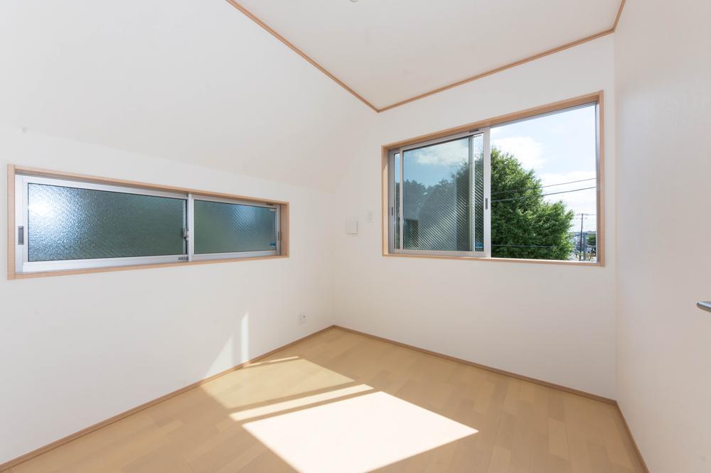 Non-living room. Bright living room with two-sided lighting