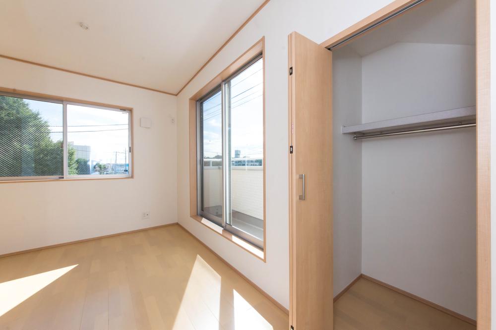 Non-living room. Storage enhancement ・  ・ Bright living room