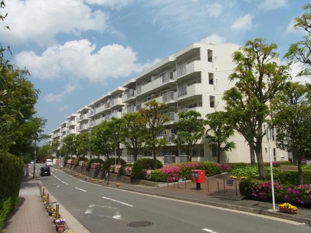 Local appearance photo. Idyllic streets if there is a tree-lined