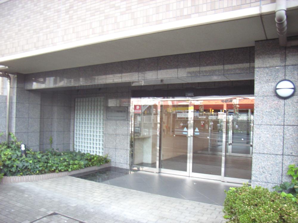 Entrance. Common areas