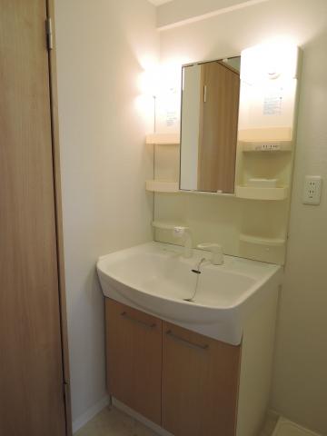 Wash basin, toilet