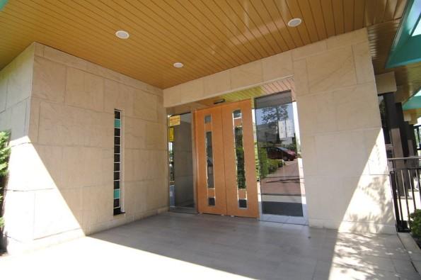 Entrance. Common areas