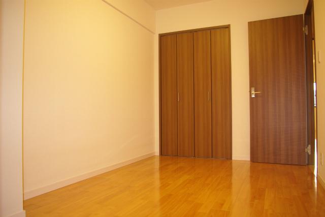 Non-living room. Indoor (12 May 2013) Shooting