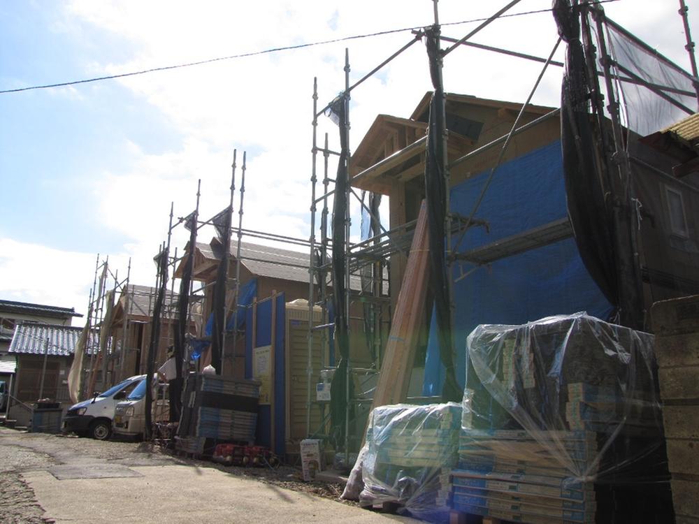 Local photos, including front road. Local (10 May 2013) Shooting