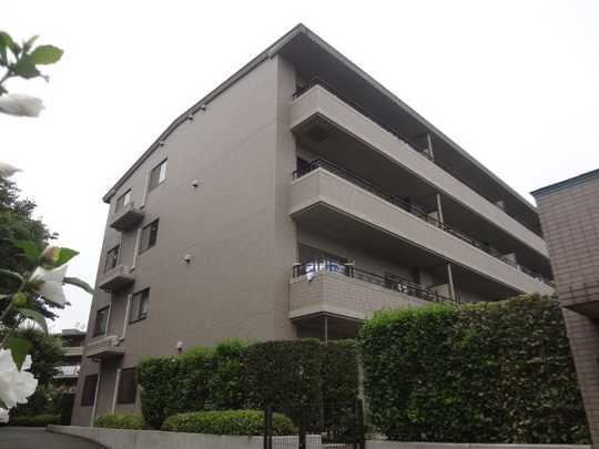 Local appearance photo. It is a first floor corner room