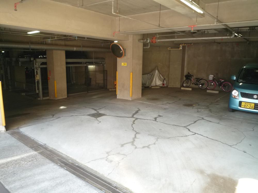 Parking lot. Mechanical parking