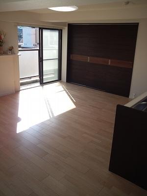 Living. New interior renovation completed (2013 mid-November)