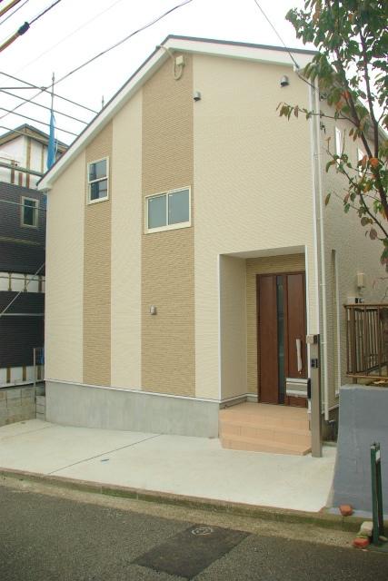 Local appearance photo.  [1 Building] Local (11 May 2013) Shooting