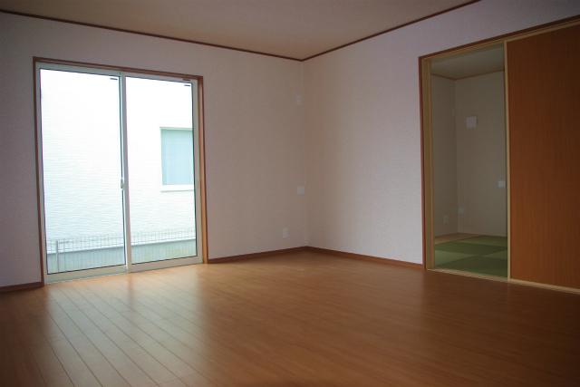 Living.  [1 Building] Indoor (11 May 2013) Shooting