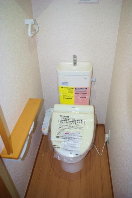 Toilet.  [1 Building] Indoor (11 May 2013) Shooting