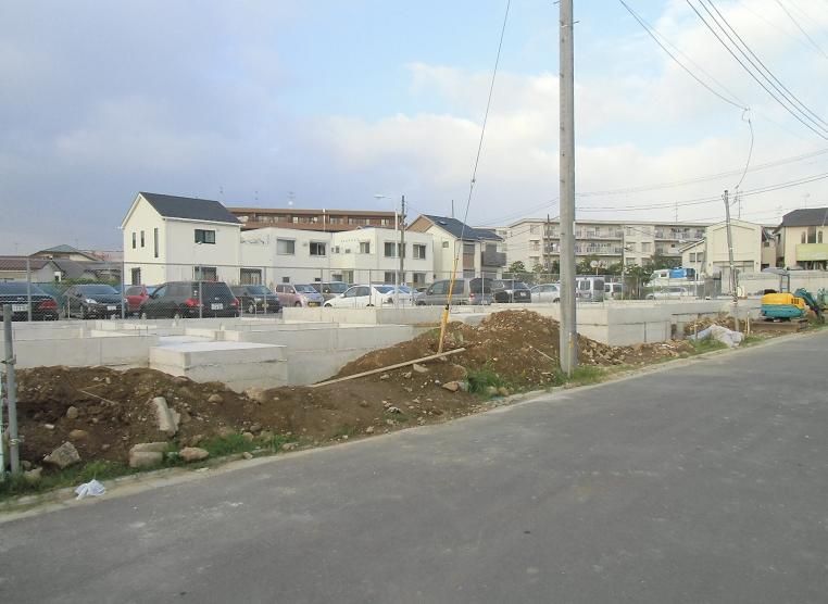 Local photos, including front road. Local (10 May 2013) Shooting