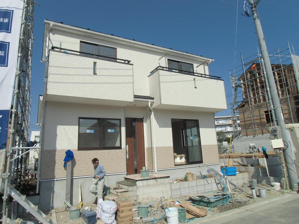 Local appearance photo. Local (10 May 2013) Shooting