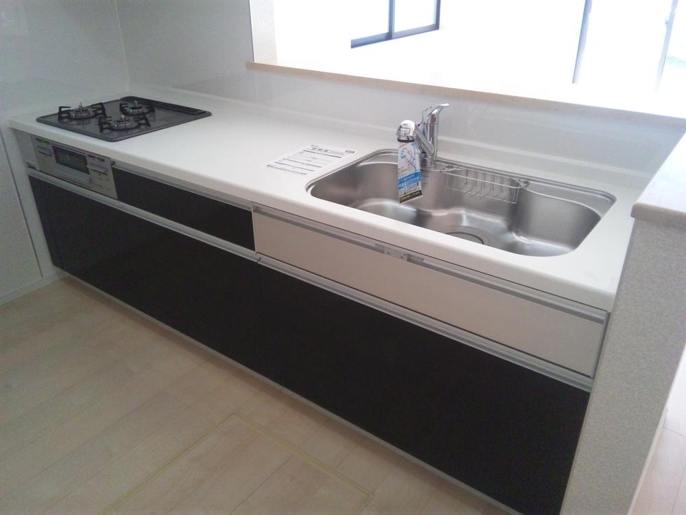 Kitchen. Indoor (11 May 2013) Shooting