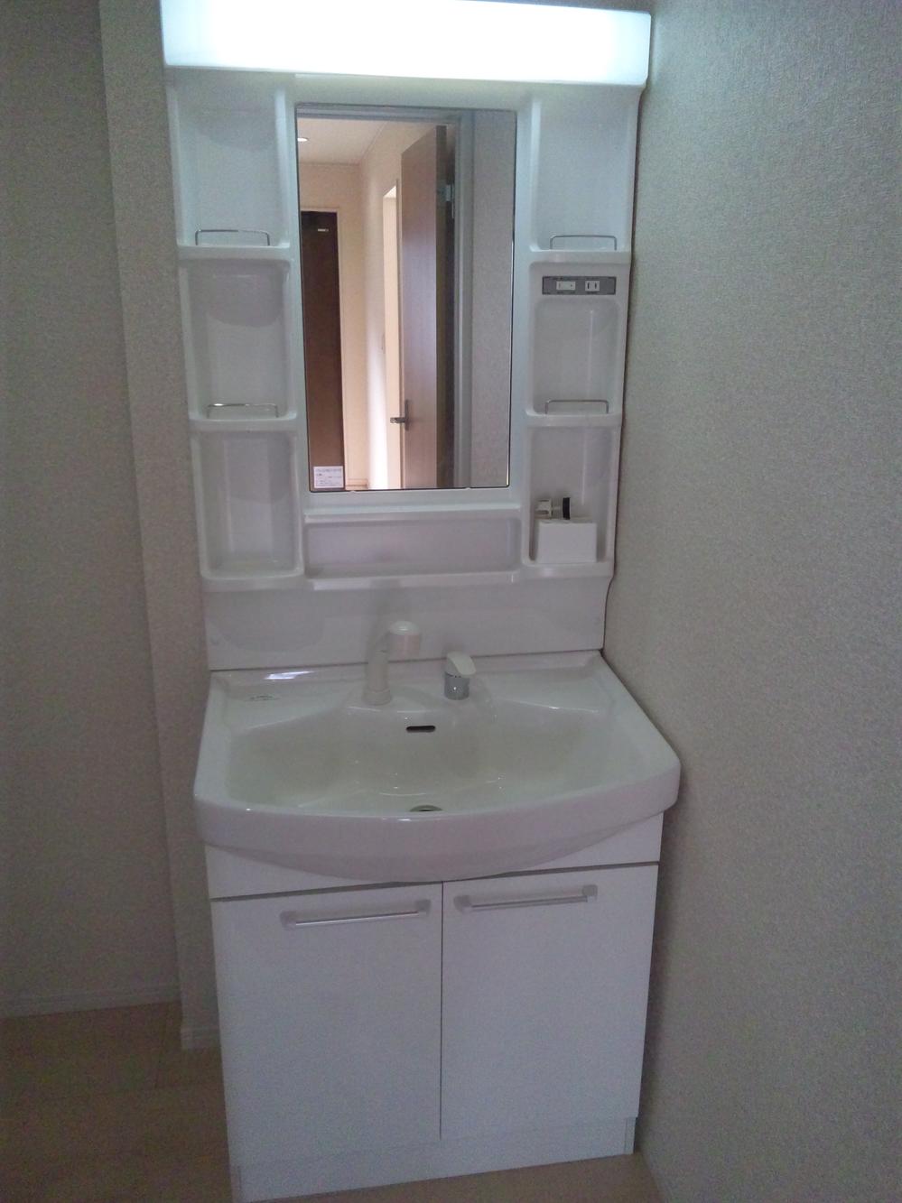 Wash basin, toilet. Indoor (11 May 2013) Shooting