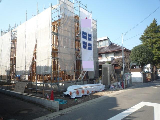 Local photos, including front road. Local (11 May 2013) Shooting