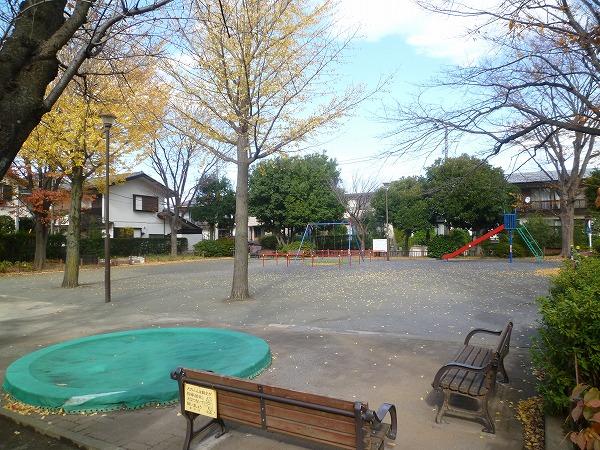 park. Tokiwadai South Park up to 80m