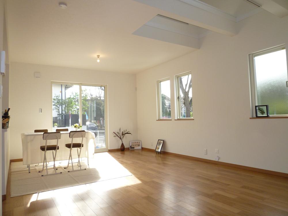 Living. 2013 December 17, shooting A Building