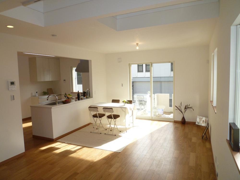 Living. Local (November 28, 2013) Shooting