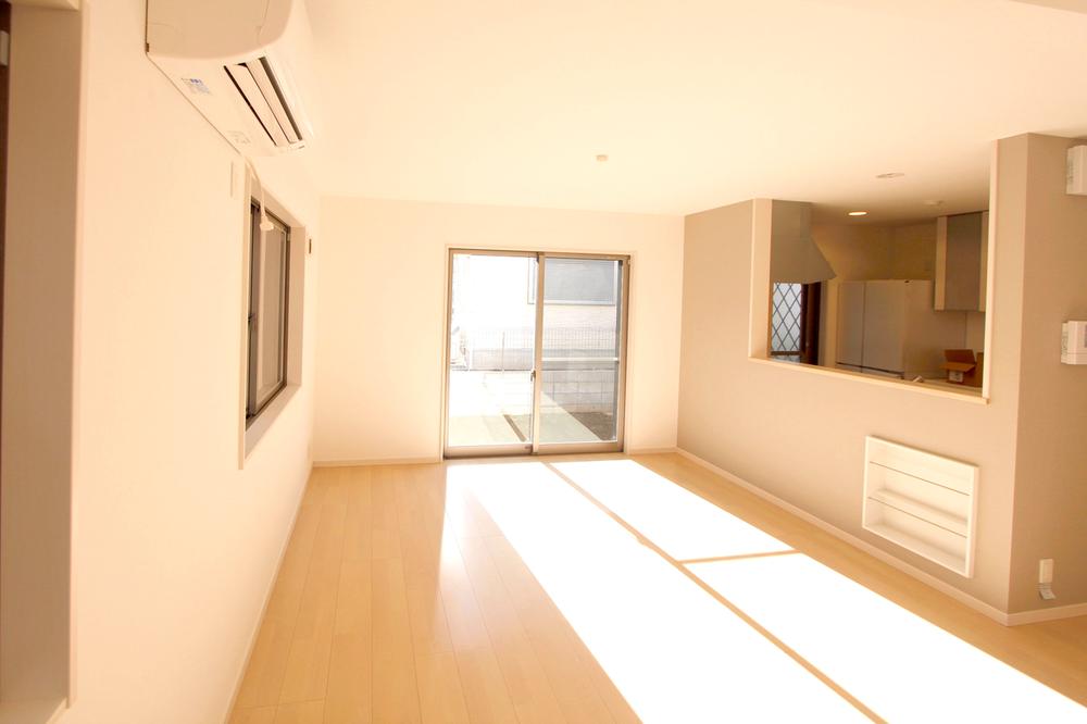 Same specifications photos (living). Same specifications