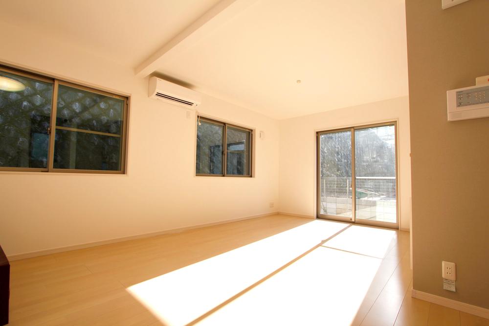 Same specifications photos (living). Same specifications