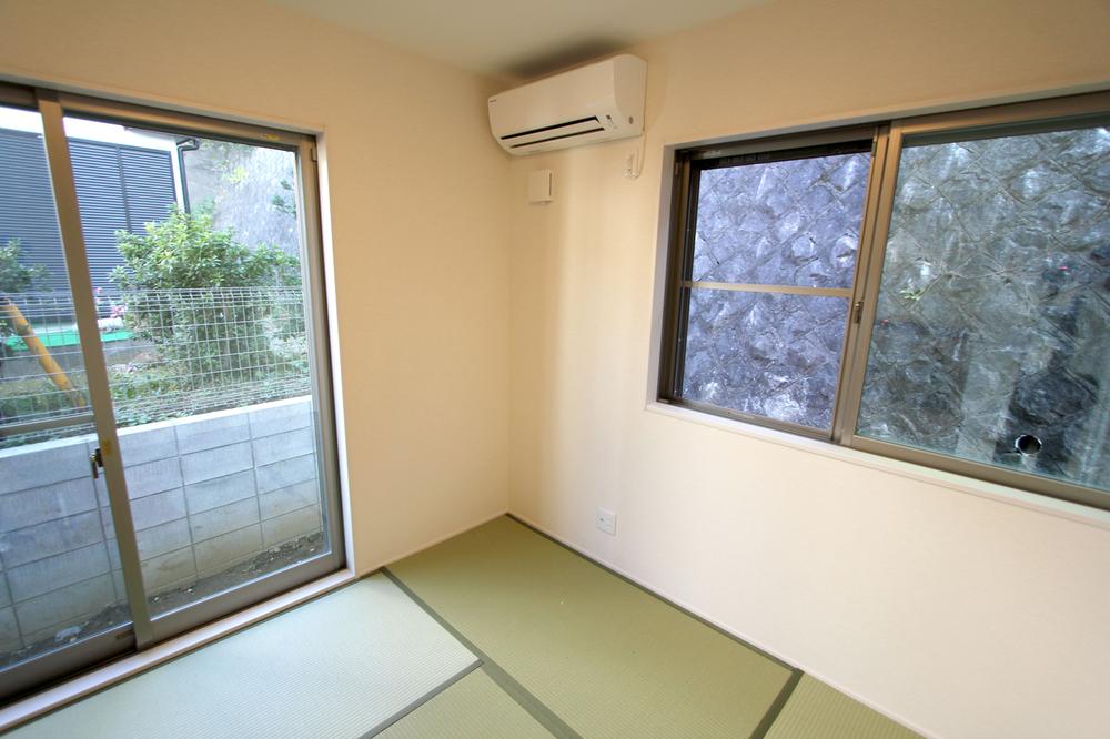 Same specifications photos (Other introspection). Same specifications