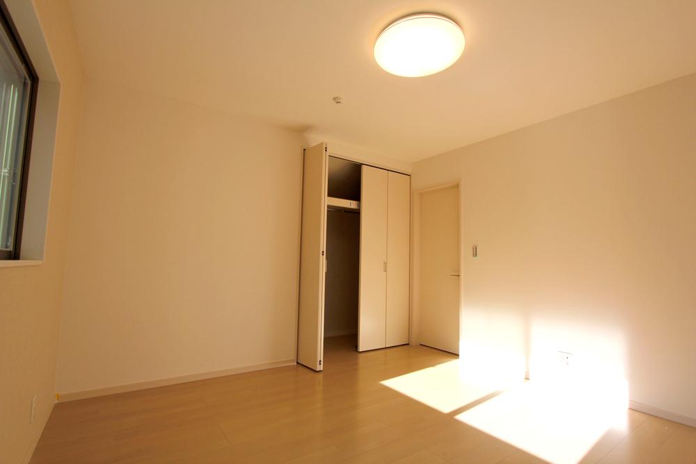 Same specifications photos (Other introspection). Same specifications