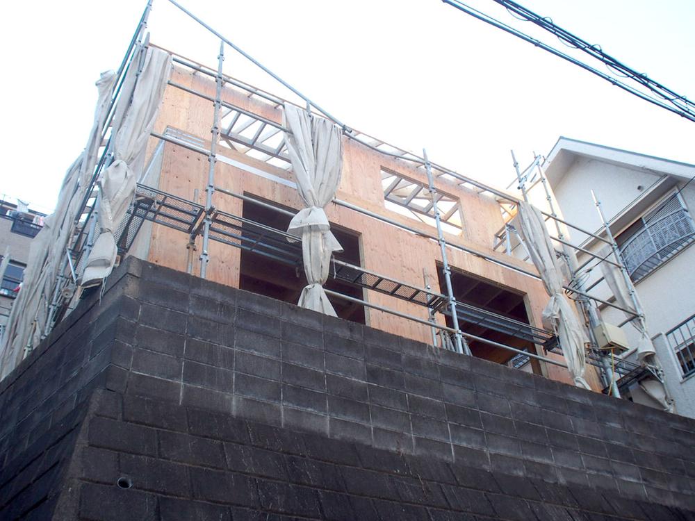 Local appearance photo. Local (11 May 2013) Shooting