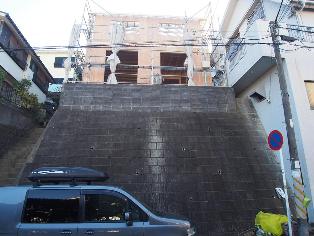 Local photos, including front road. Local (11 May 2013) Shooting