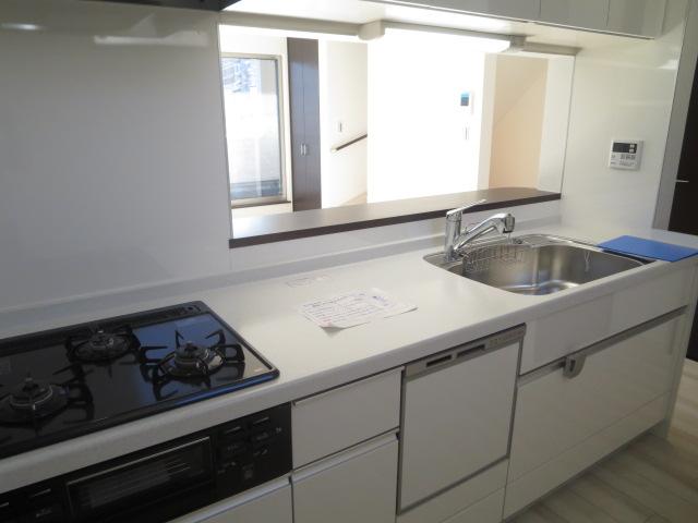 Kitchen. Indoor (12 May 2013) Shooting