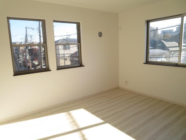 Non-living room. Indoor (12 May 2013) Shooting