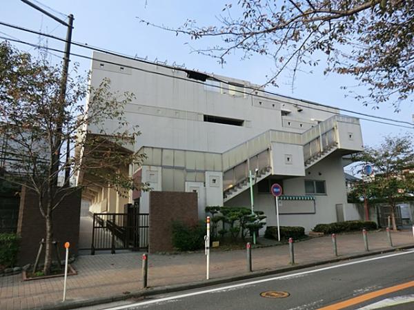 Junior high school. 710m until Iwasaki Junior High School