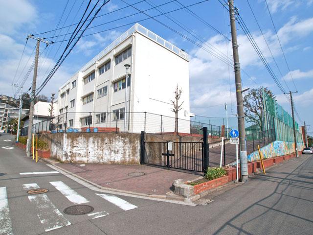 Primary school. 906m to Yokohama City Tateiwazaki Elementary School