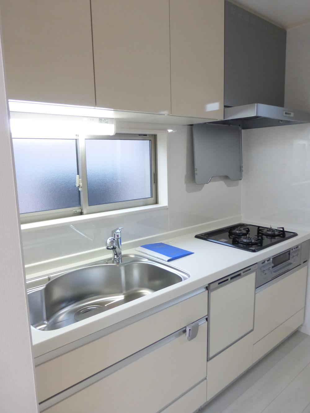 Kitchen. Indoor (December 21, 2013) Shooting Of course, with dishwasher! System kitchen