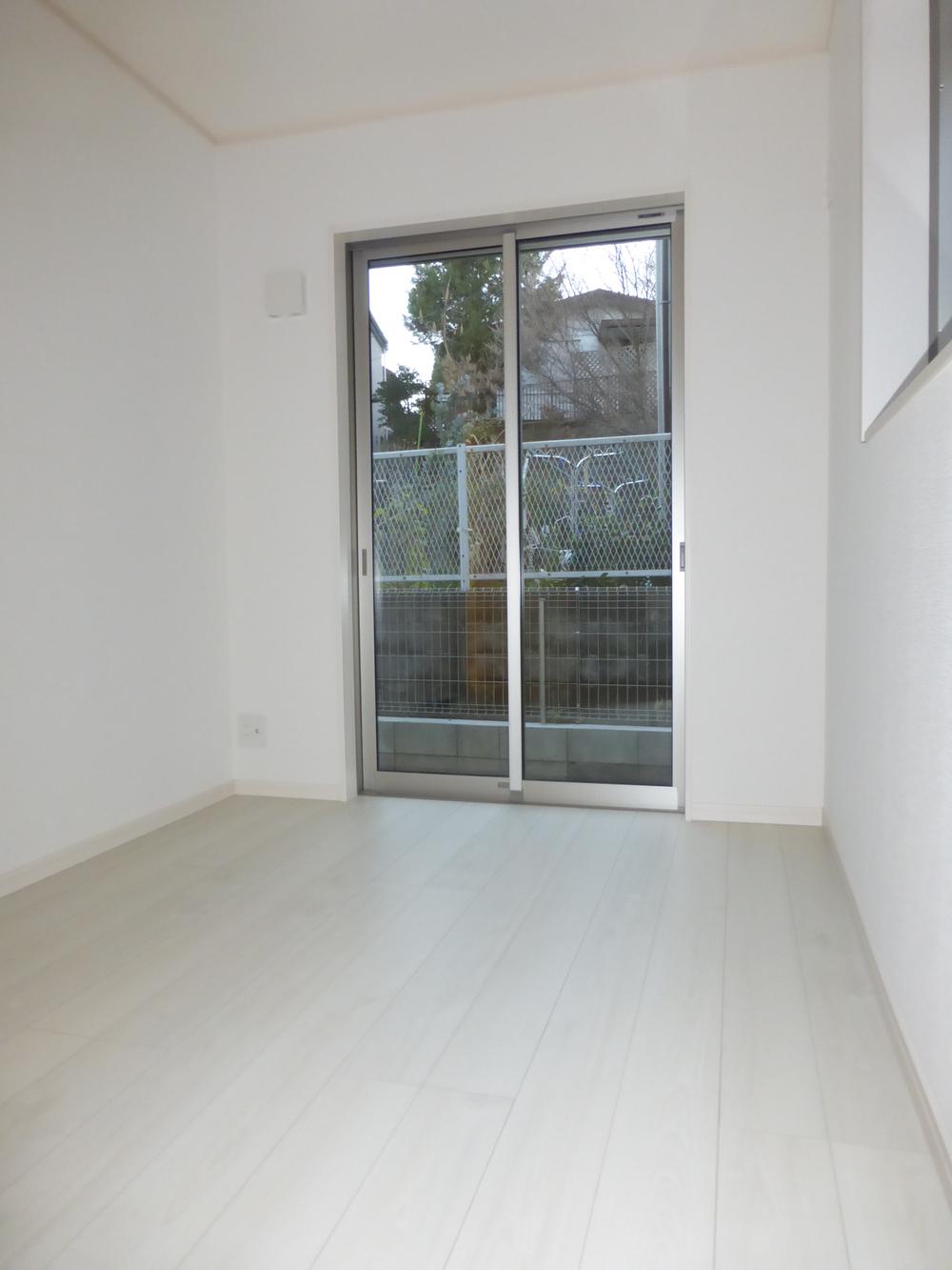 Non-living room. Indoor (December 21, 2013) Shooting All the living room facing south! 