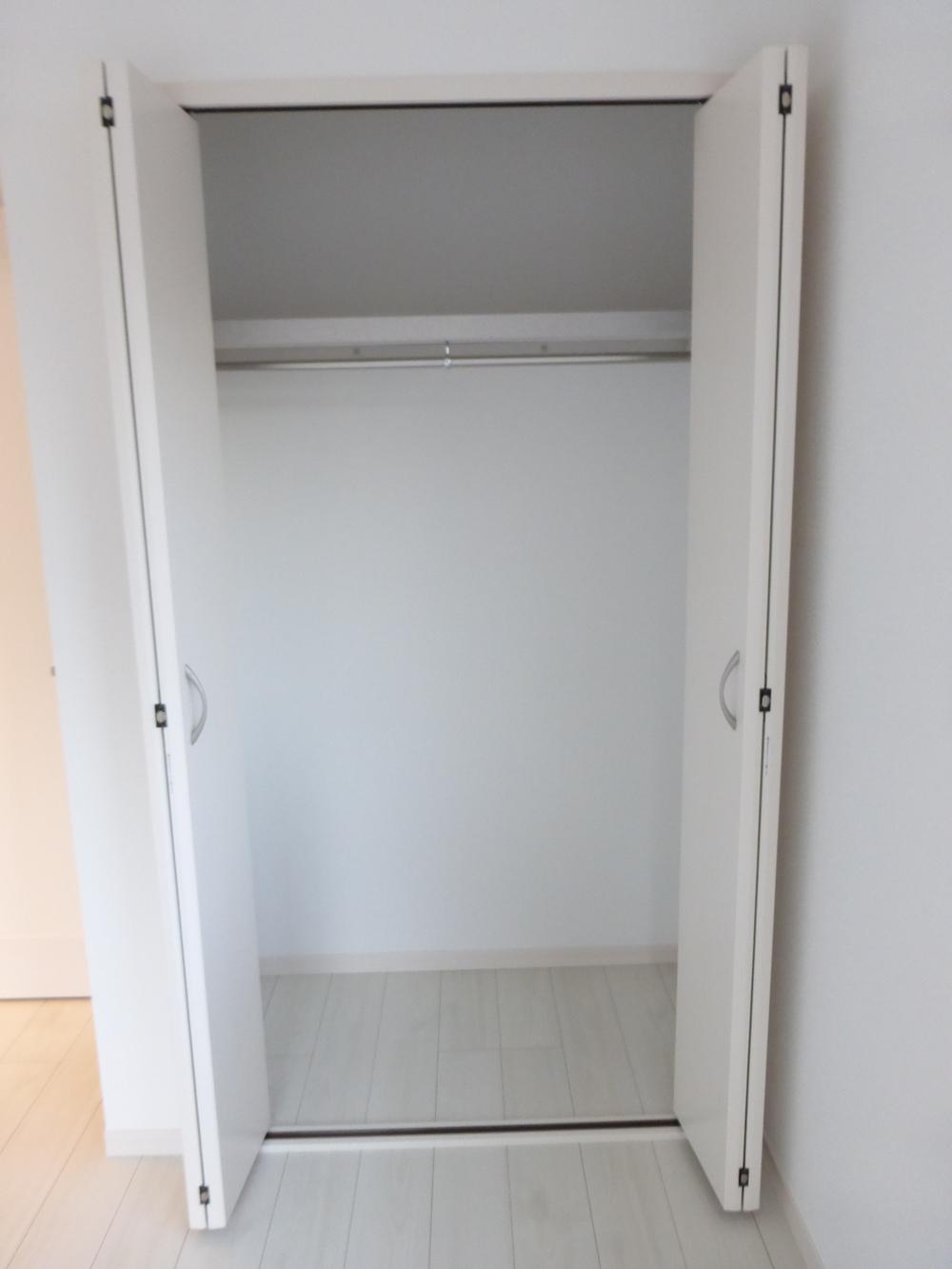 Receipt. Indoor (December 21, 2013) Shooting All room with storage! 